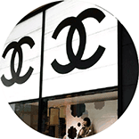 inspiracja do logo centrum galerii handlowej: logotypy monogramy eleganckich marek modowych producentów ubrań, jak Chanel, Gucci, Louis Vuitton
