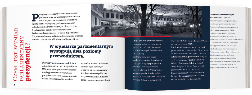 poziomy folder z wyraźnym tytułem, leadem i inicjałem
